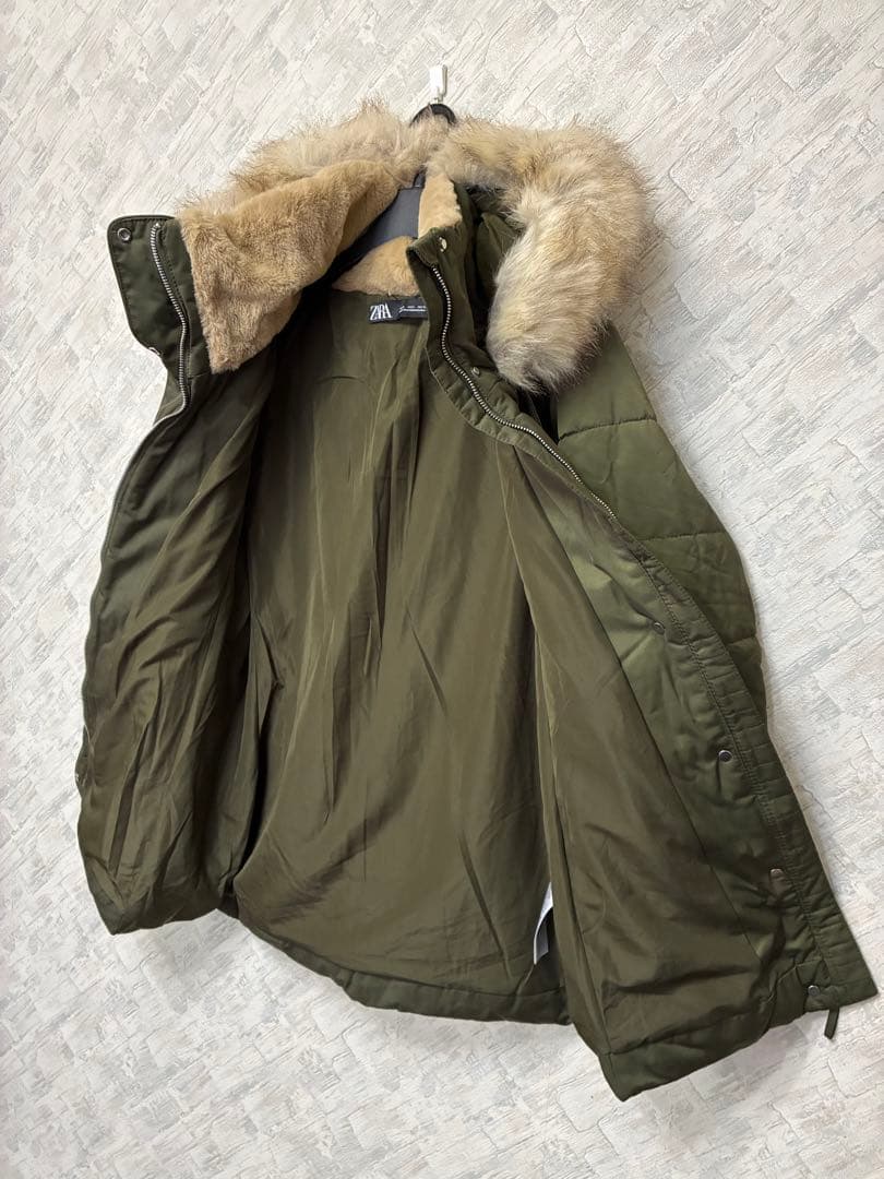 美品 ★ZARA★オリーブグリーン フードファー付き 中綿入りモッズコートＬ