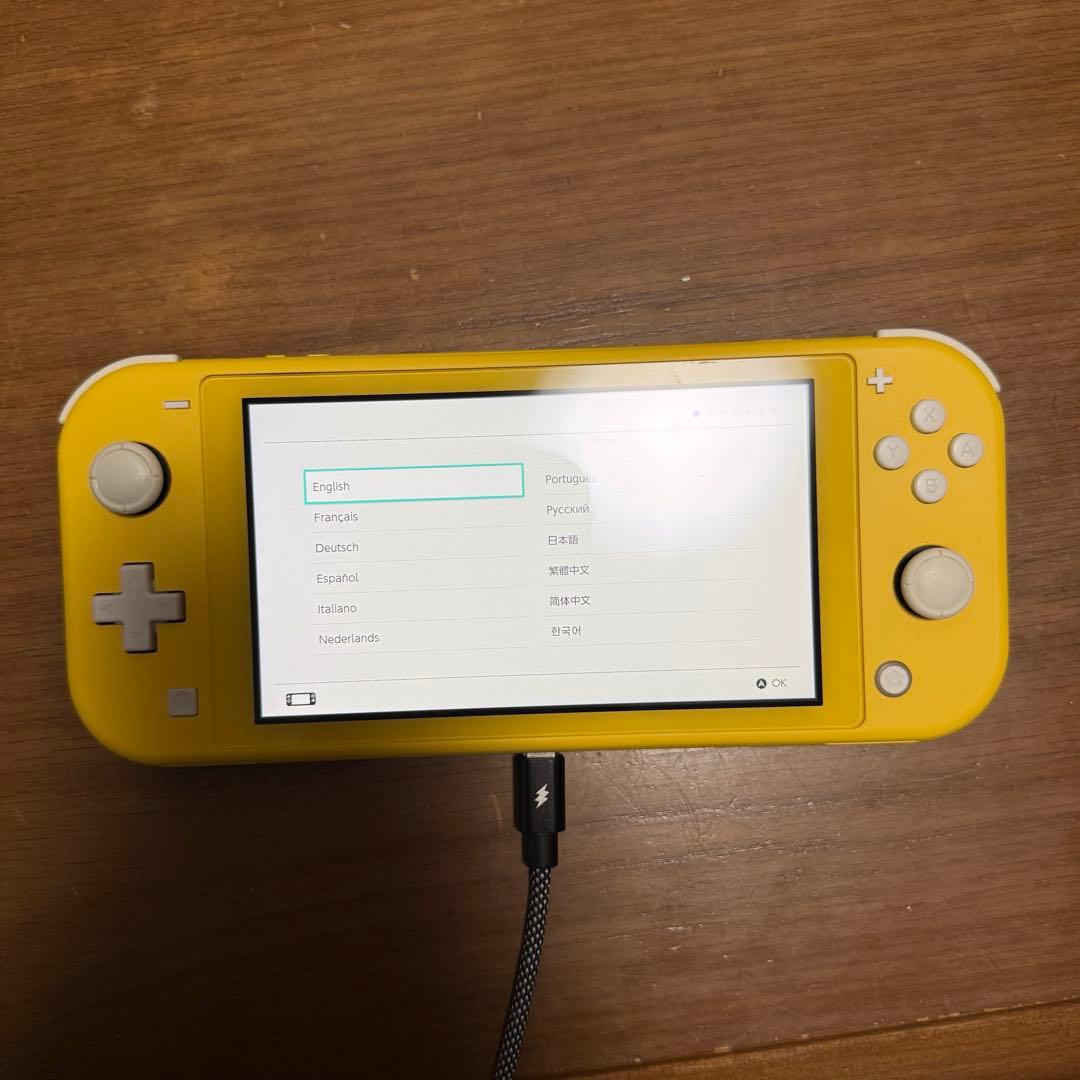 Nintendo Switch Lightイエロー