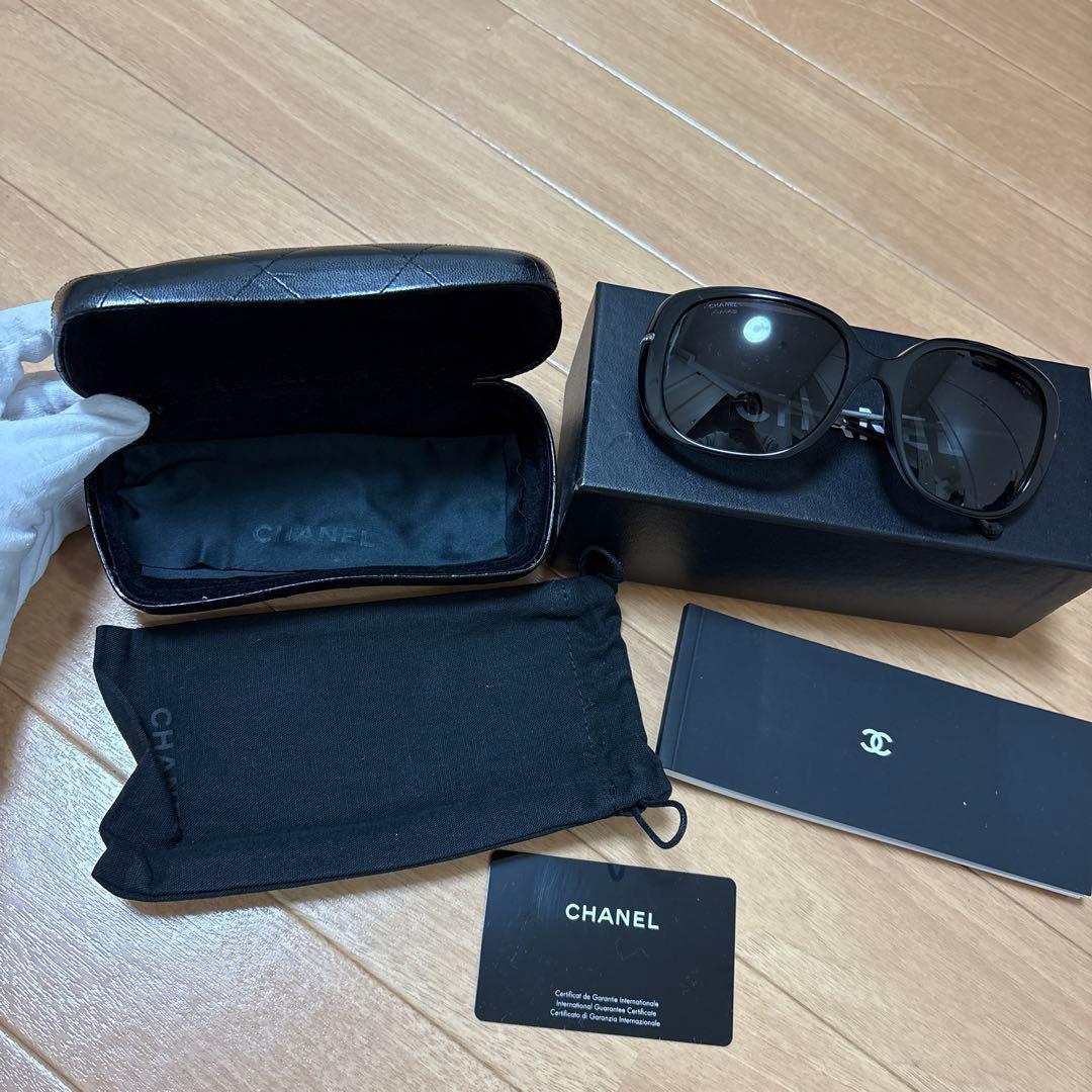 CHANEL ブラックサングラス ケース付き