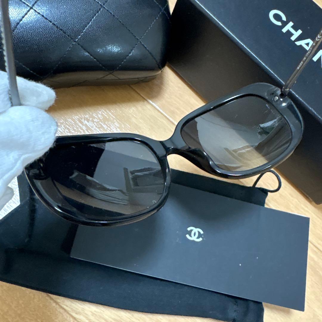 CHANEL ブラックサングラス ケース付き