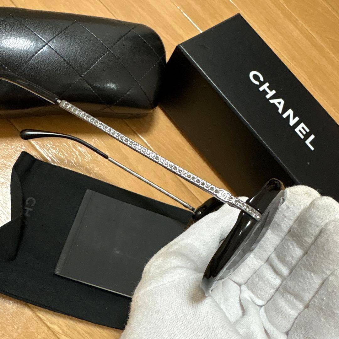 CHANEL ブラックサングラス ケース付き