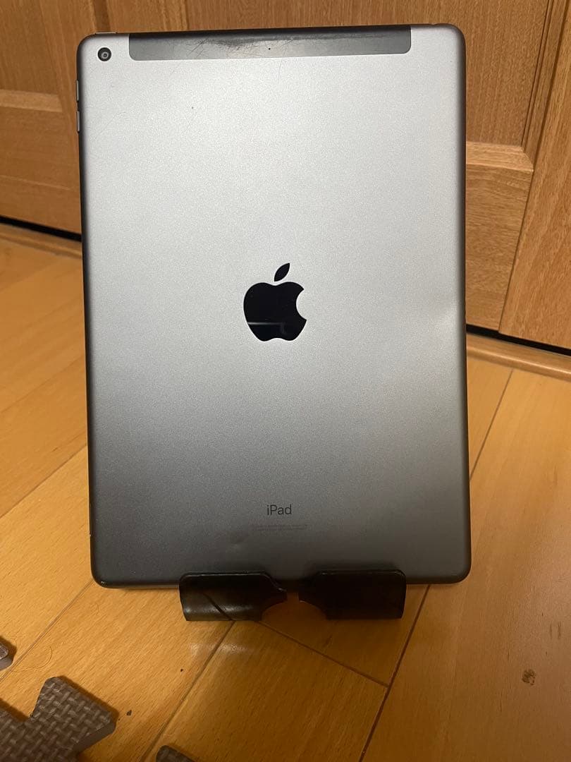 iPad【第７世代】32GB Wi-Fi＋Cellular箱無し 本体曲がりあり