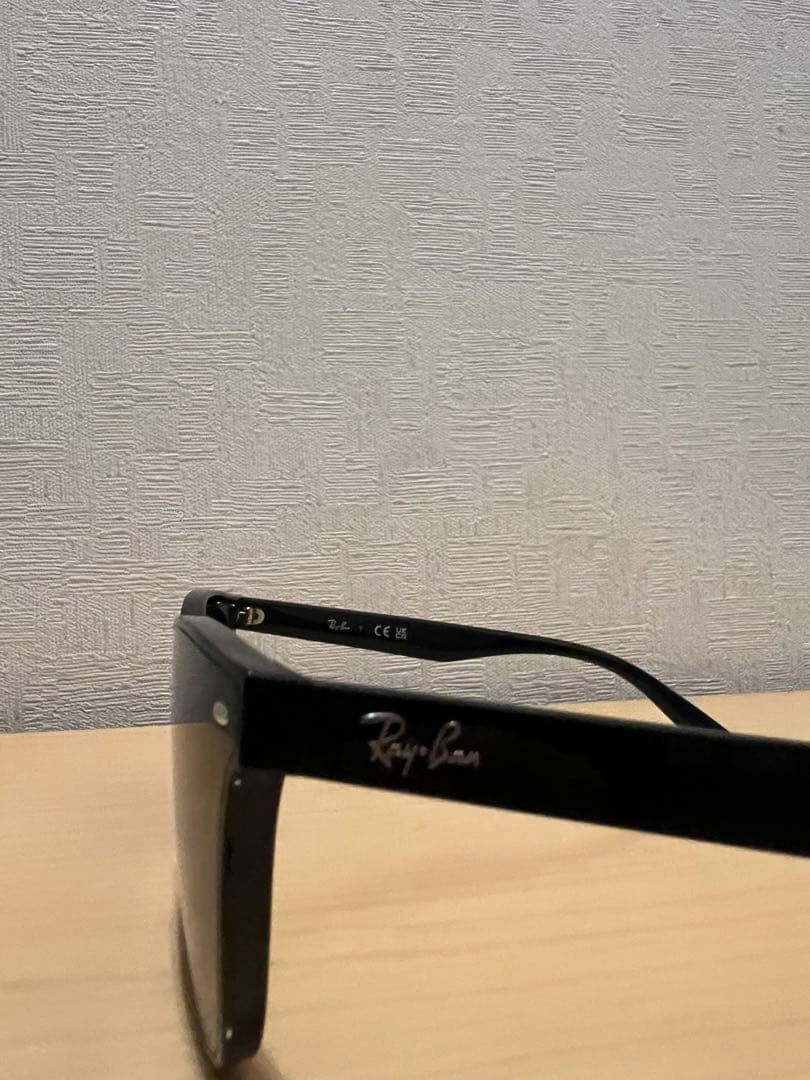 Ray-Ban RB 4391D ブラックサングラス