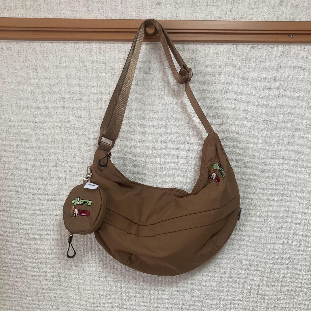 マカロンイアパピヨネ　ハーフムーンショルダーバッグ