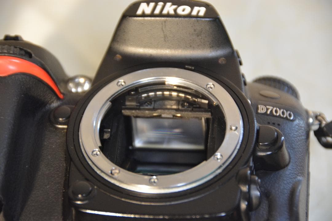 Nikon D7000 デジタル一眼レフカメラ