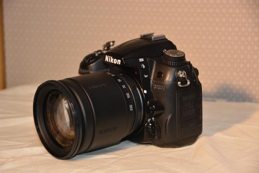 Nikon D7000 デジタル一眼レフカメラ