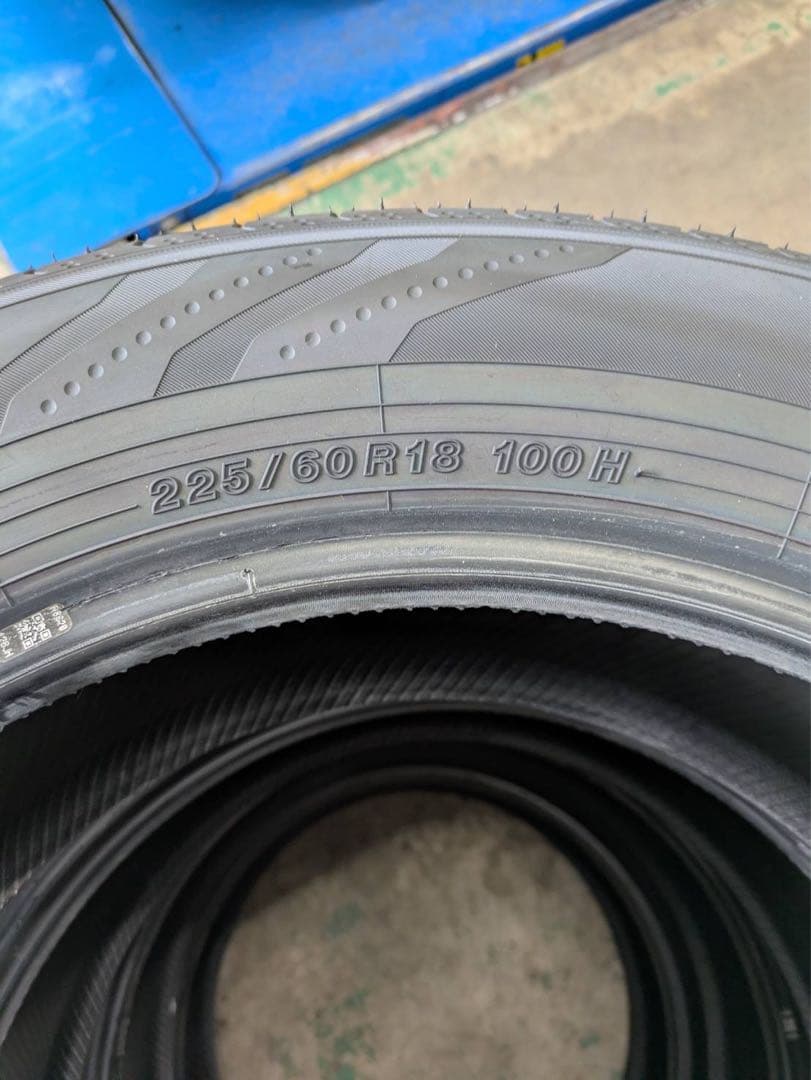 Yokohama ADVAN 18インチタイヤ4本セット　225/60R18