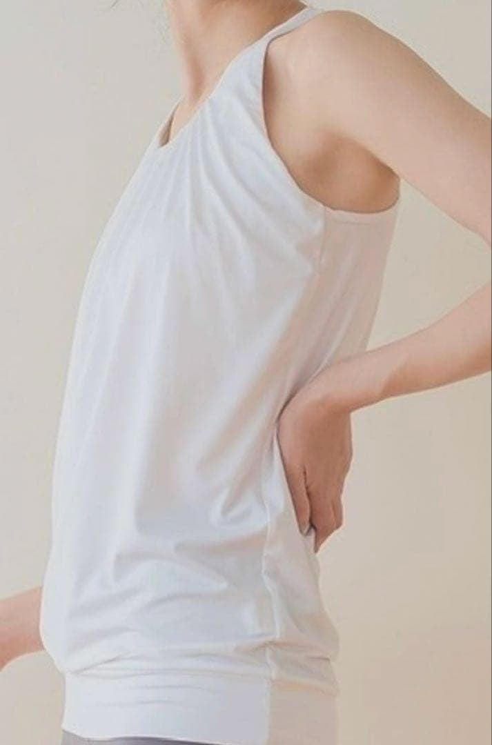 【新品タグ付き】【SUKALA】フロントギャザータンクトップ　Ｓサイズ