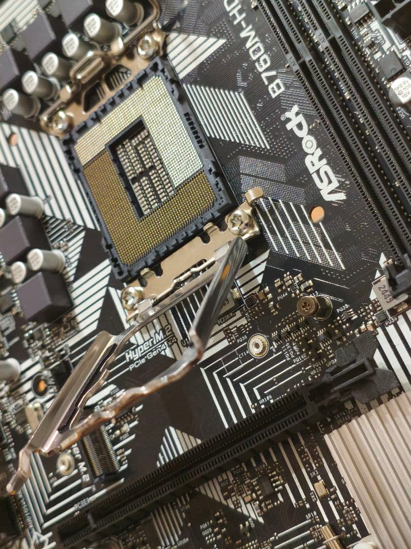 実働！ASRock B760M-HDV/M.2 D4 (LGA1700 mATX