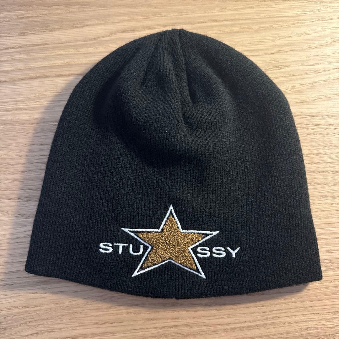 STUSSY ブラック ニット帽 星型刺繍