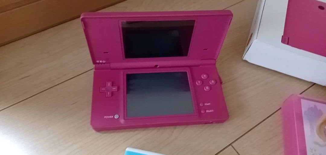 ニンテンドーDSi本体スーパーマリオソフトセット！タッチペンとソフトケース付き☆