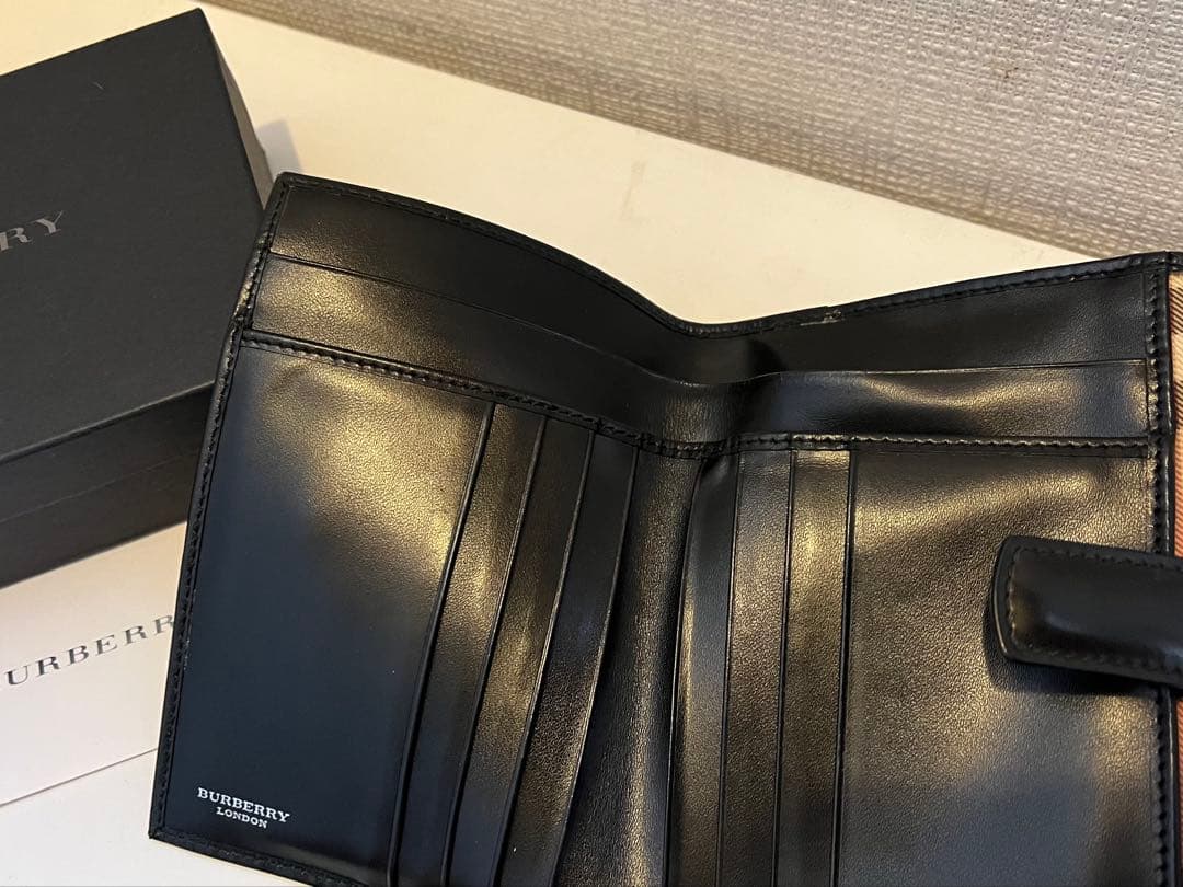 なかなか綺麗な逸品です☺︎BURBERRY /バーバリーノバチェック折財布