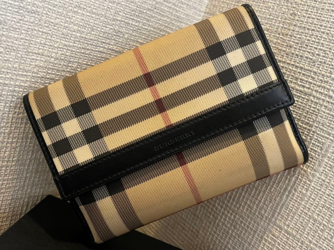 なかなか綺麗な逸品です☺︎BURBERRY /バーバリーノバチェック折財布