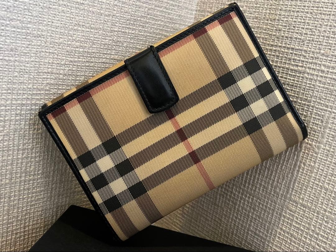 なかなか綺麗な逸品です☺︎BURBERRY /バーバリーノバチェック折財布