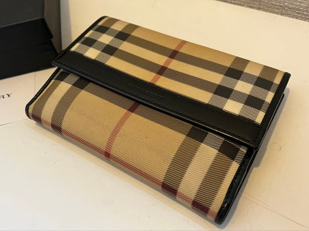 なかなか綺麗な逸品です☺︎BURBERRY /バーバリーノバチェック折財布
