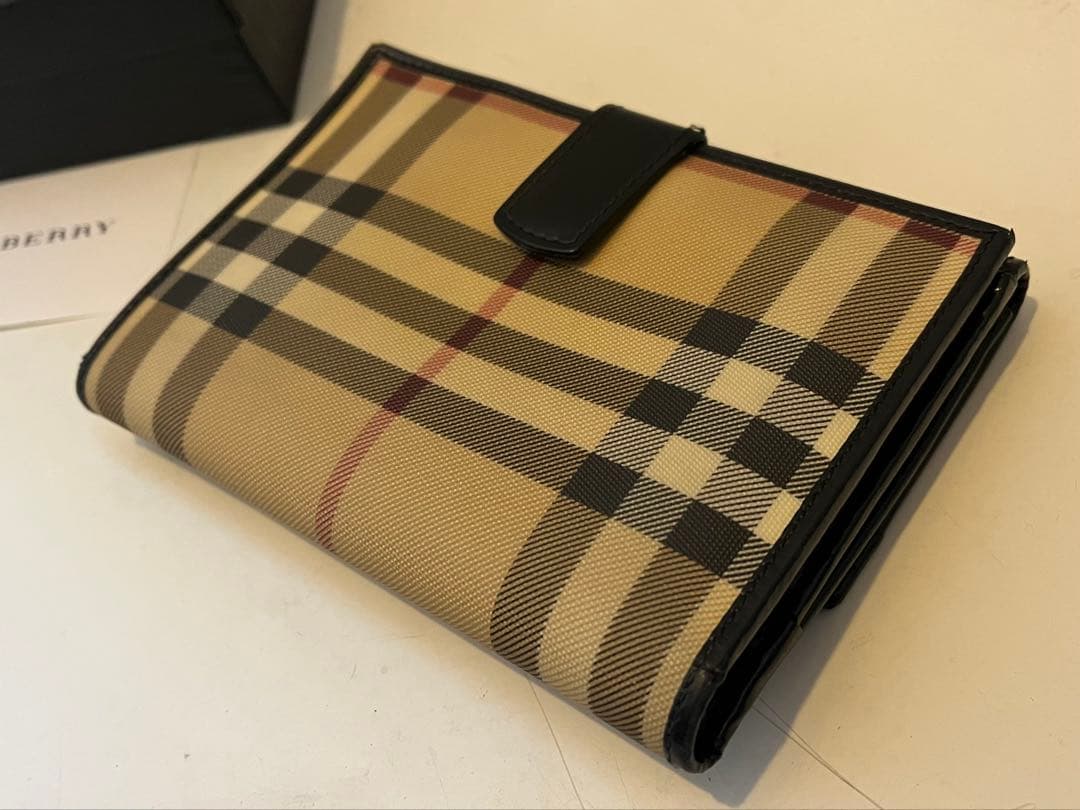 なかなか綺麗な逸品です☺︎BURBERRY /バーバリーノバチェック折財布