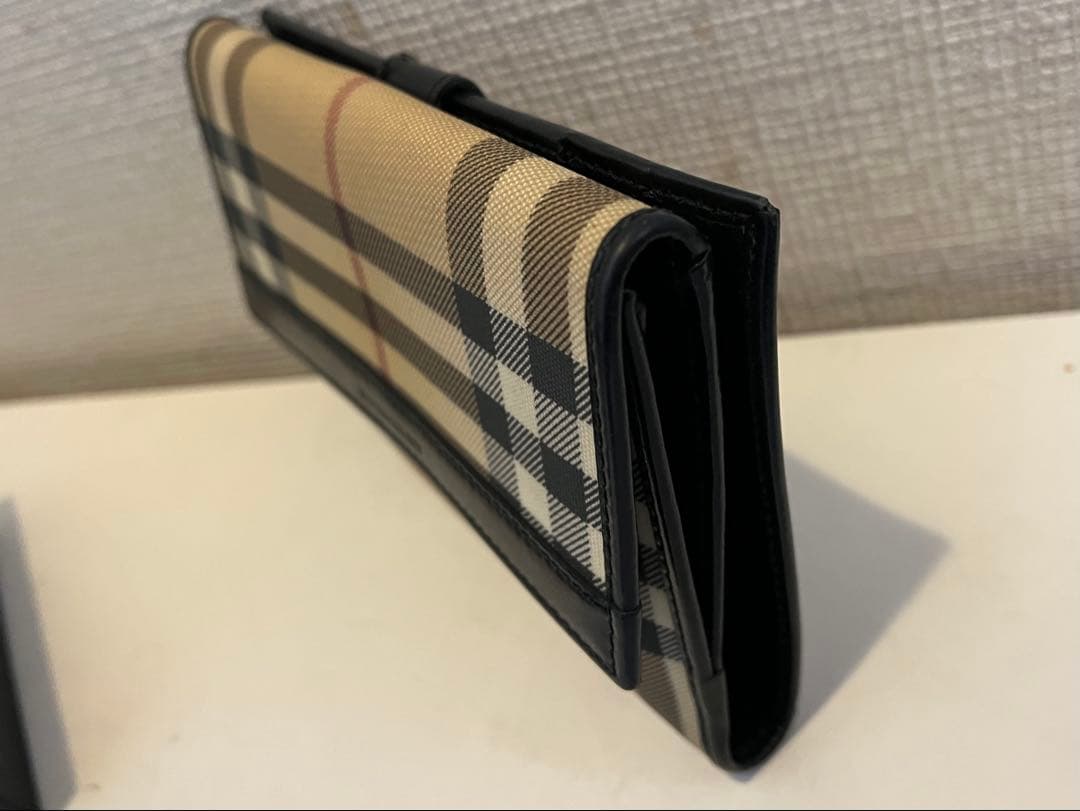 なかなか綺麗な逸品です☺︎BURBERRY /バーバリーノバチェック折財布