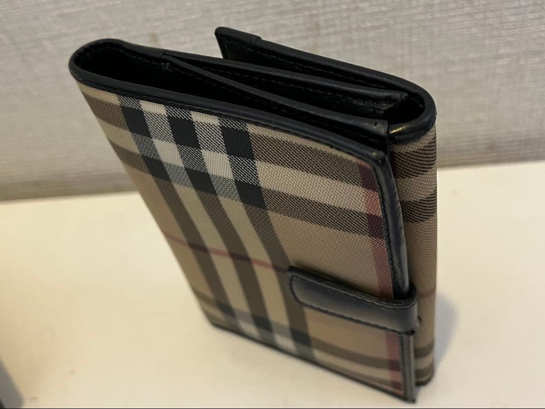 なかなか綺麗な逸品です☺︎BURBERRY /バーバリーノバチェック折財布