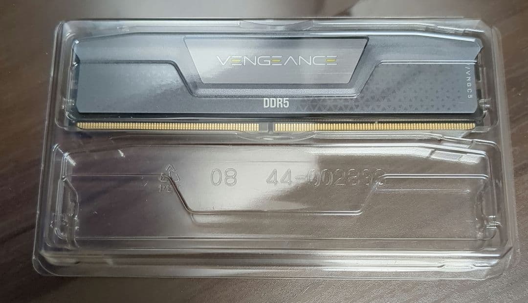 ジャンク1枚Vengeance DDR5 16GB 5600MT/s メモリ