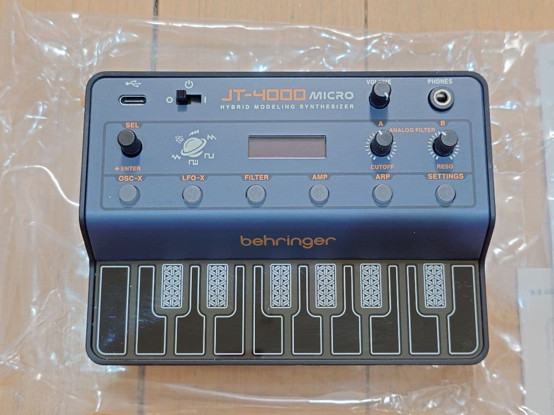 behringer JT-4000 MICRO シンセサイザー
