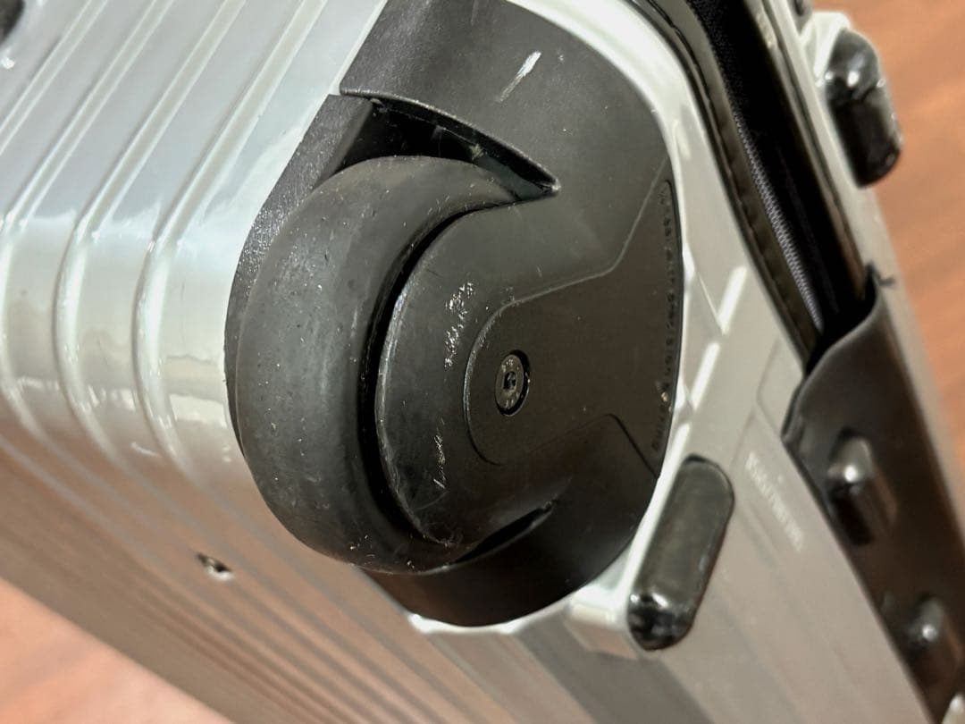 RIMOWA サルサ 2輪 機内持ち込みサイズ