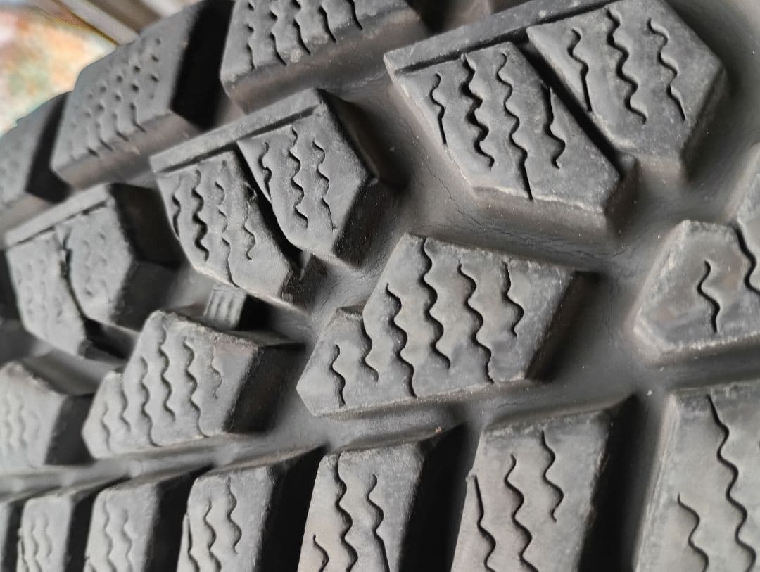 DUNLOP グランドトレック 235/80R16 スタッドレス
