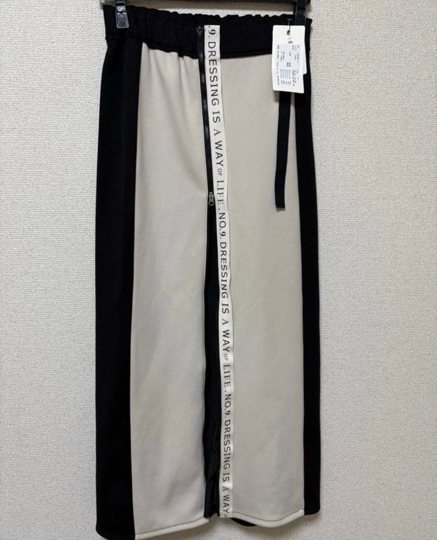 7号～13号対応ZIP開閉で表情が変わるストレッチボンディングロゴテープスカート