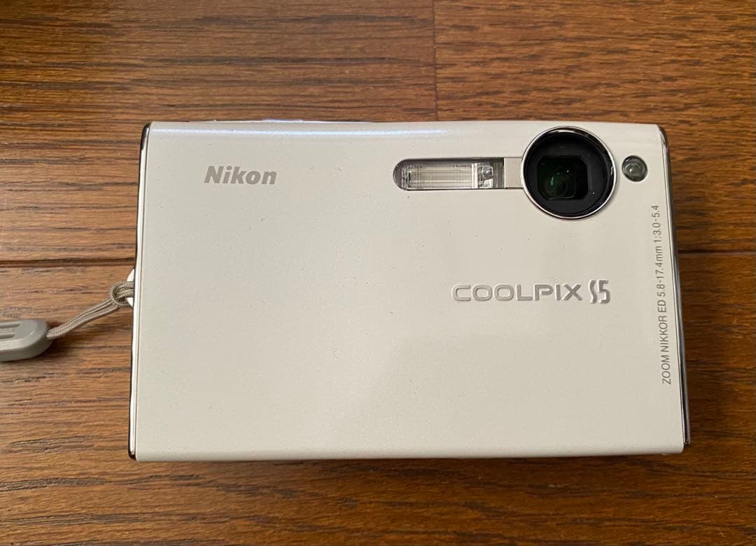 デジカメNikon COOLPIX S5 ホワイト