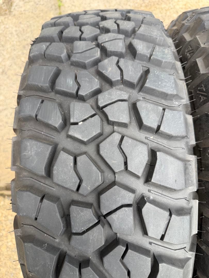 LT265/70R17 18年 BFグッドリッチ Mud-Terrain KM2