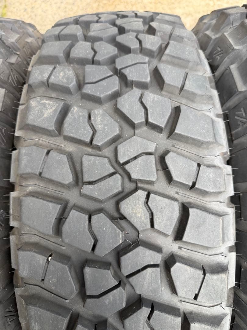 LT265/70R17 18年 BFグッドリッチ Mud-Terrain KM2