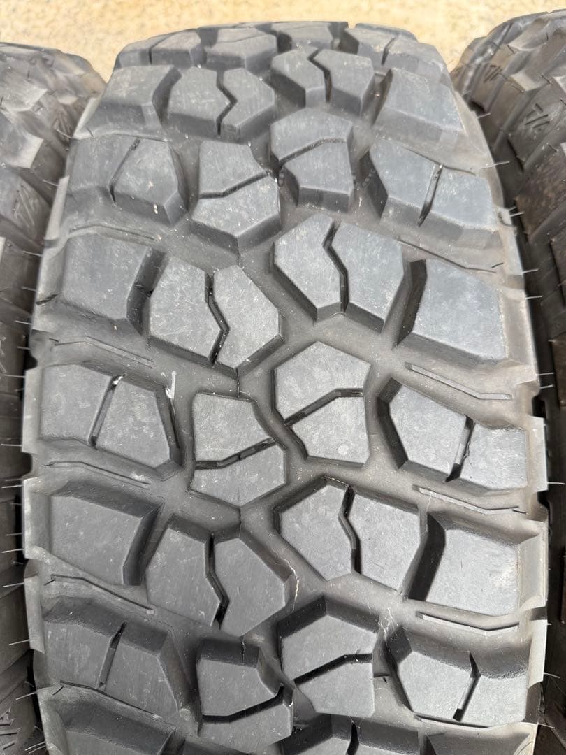 LT265/70R17 18年 BFグッドリッチ Mud-Terrain KM2