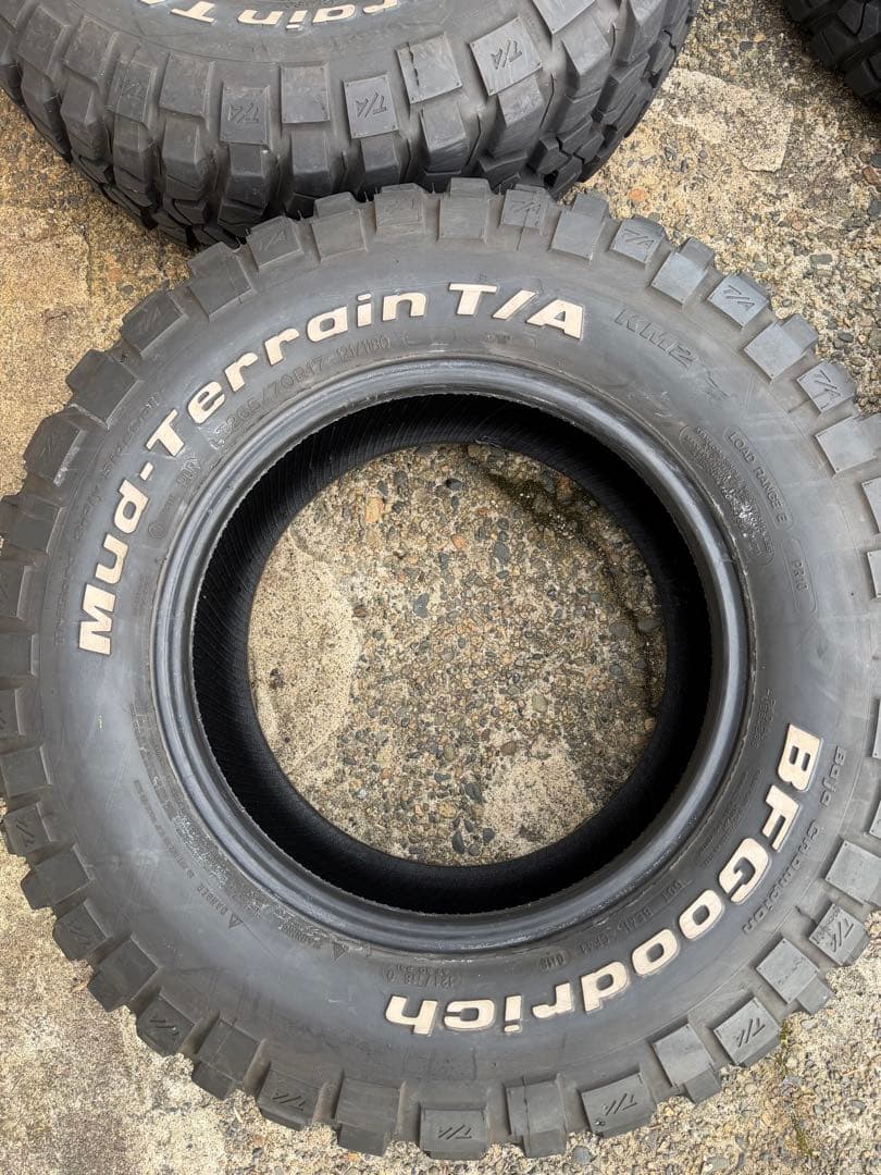 LT265/70R17 18年 BFグッドリッチ Mud-Terrain KM2