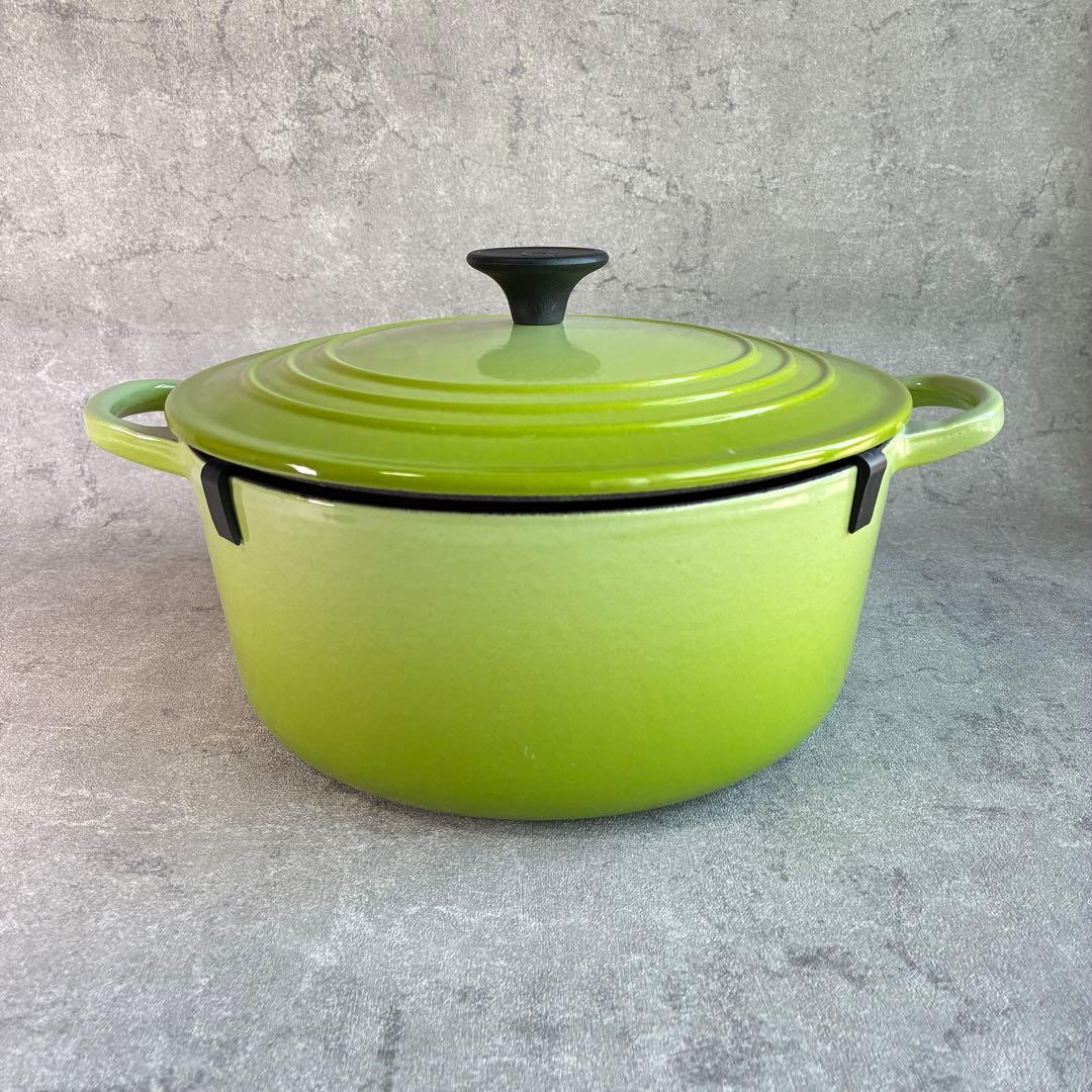 【未使用・廃盤色】ル・クルーゼ ココット・ロンド 22cm キウイ（グリーン）