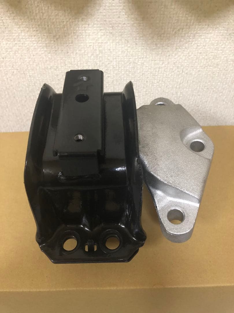 プジョーRCZ エンジンマウント　新品