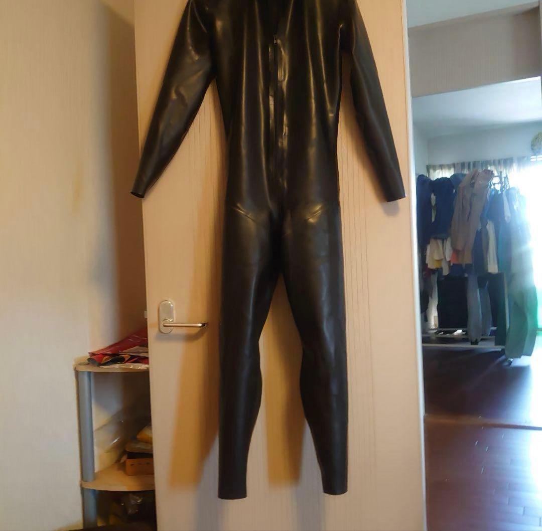 ラテックスラバースーツ　クロリネーション加工