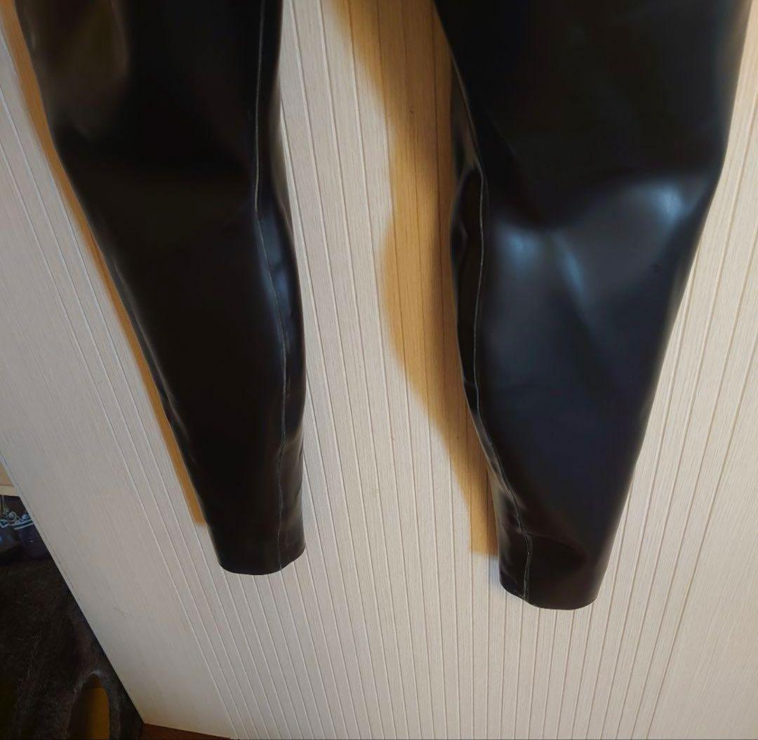 ラテックスラバースーツ　クロリネーション加工