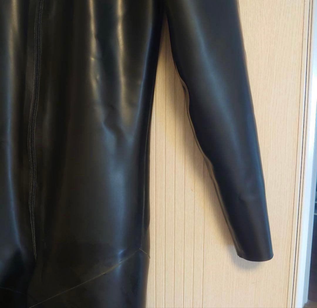 ラテックスラバースーツ　クロリネーション加工