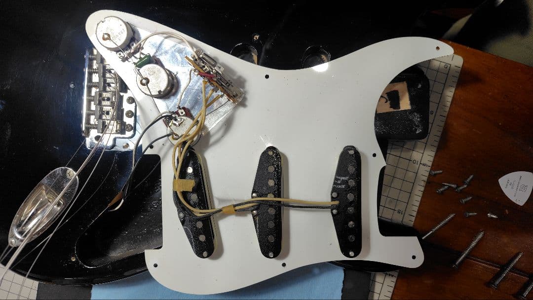 FENDER JAPAN JVシリアル ST57-65 83年製　ケース付き