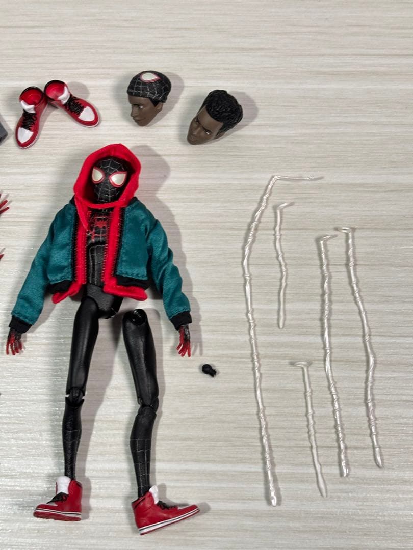 MAFEX マイルス スパイダーバース スパイダーマン フィギュア figure