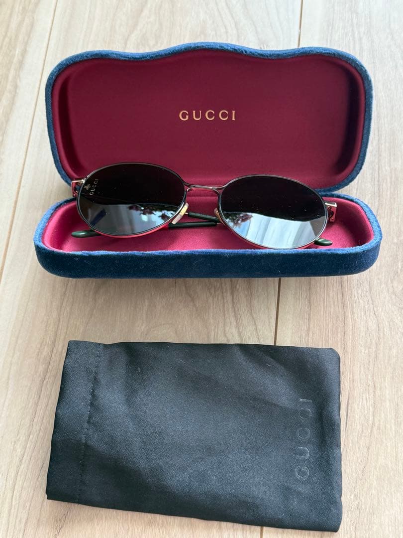 GUCCI サングラス ゴールドフレーム ブラックレンズ