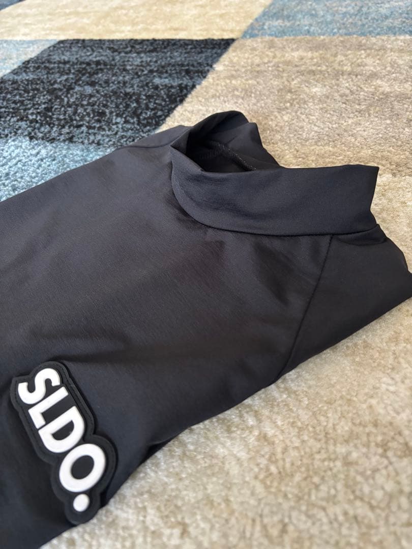 美品　SLDO. ブラック モックネック　速乾性 L size