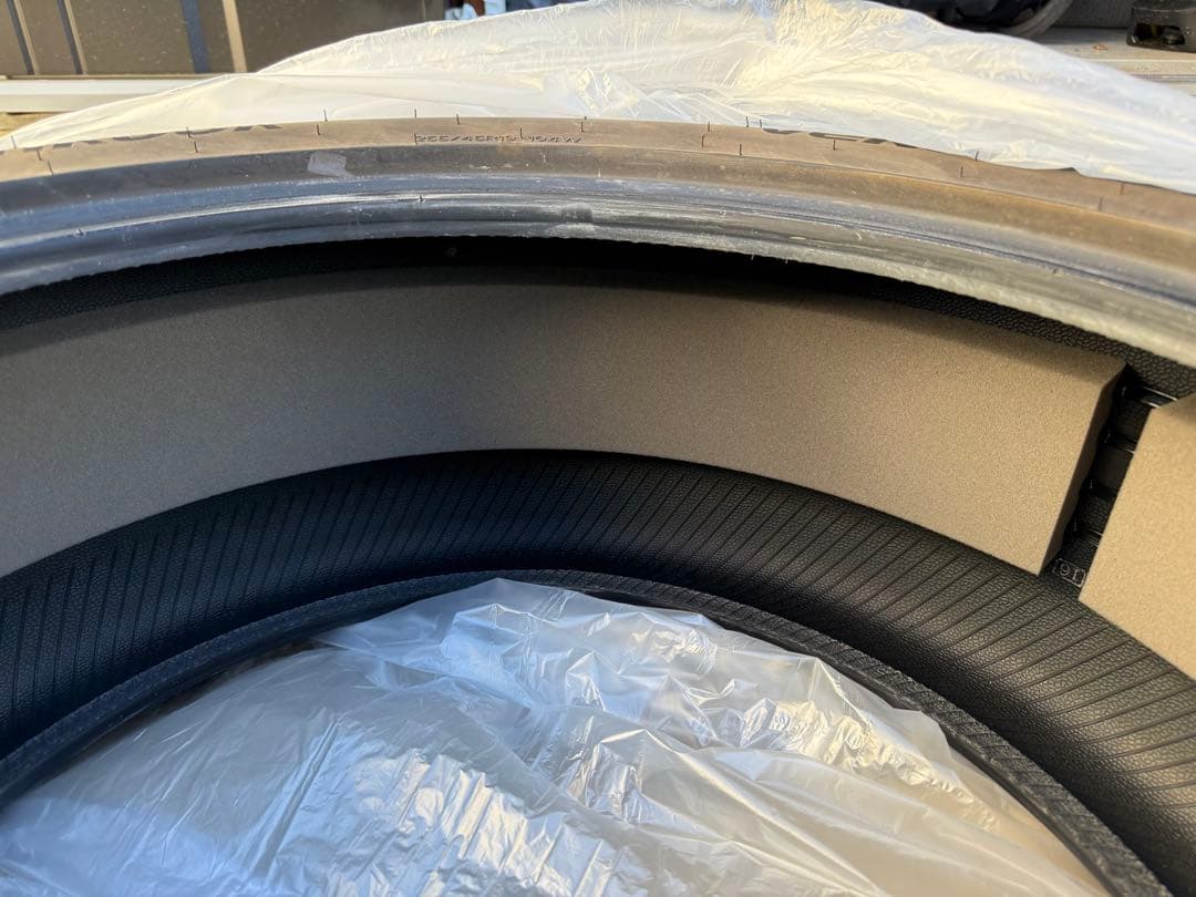 テスラモデルY標準装着タイヤ4本セット255/45/R19 スポンジあり