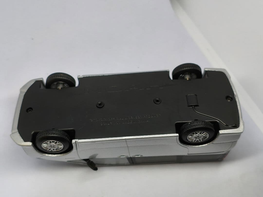 トヨタ ノア ミニカー シルバー 1/30　カラーサンプル　色見本