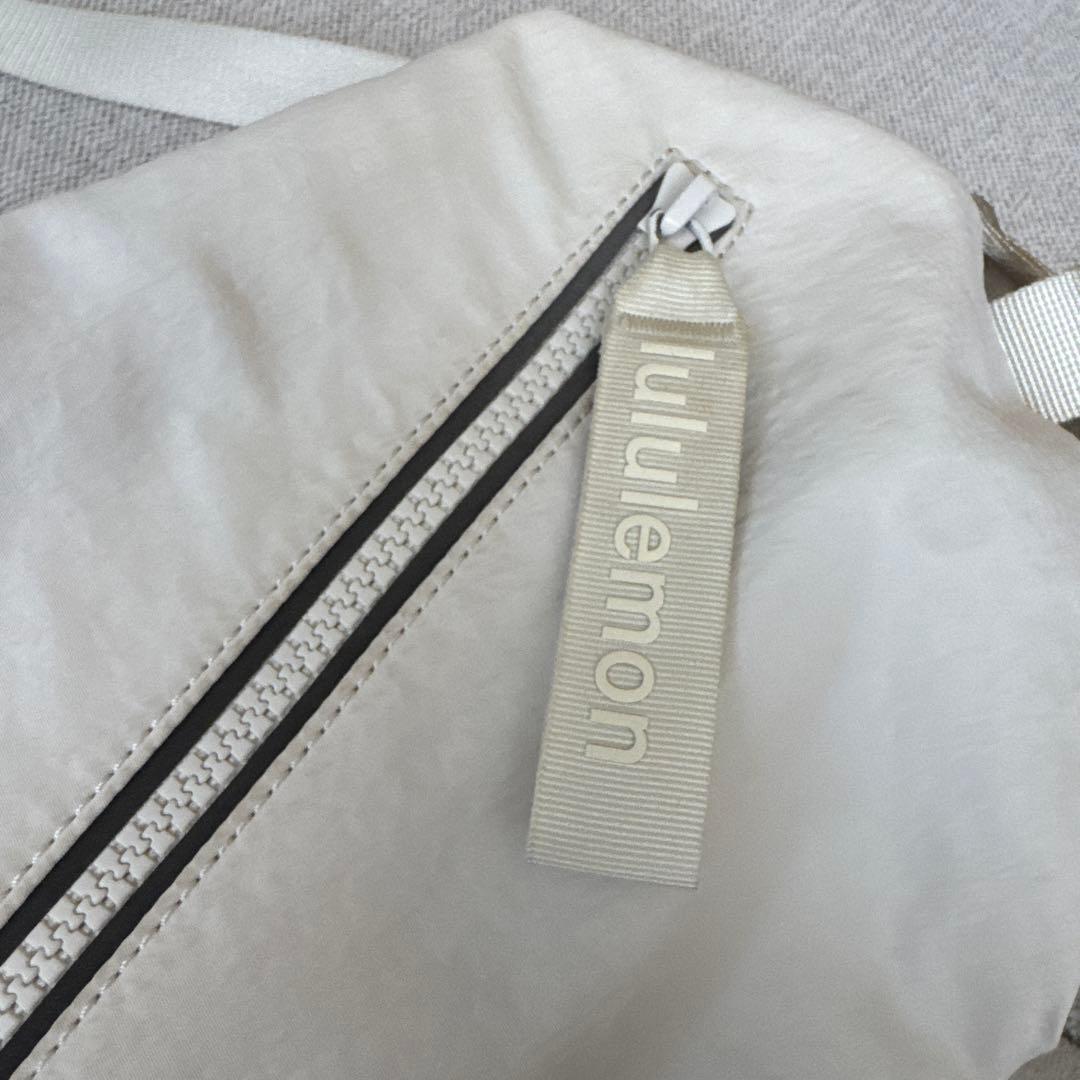 lululemon ボディバッグ ホワイト