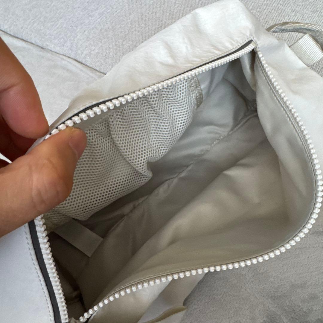 lululemon ボディバッグ ホワイト