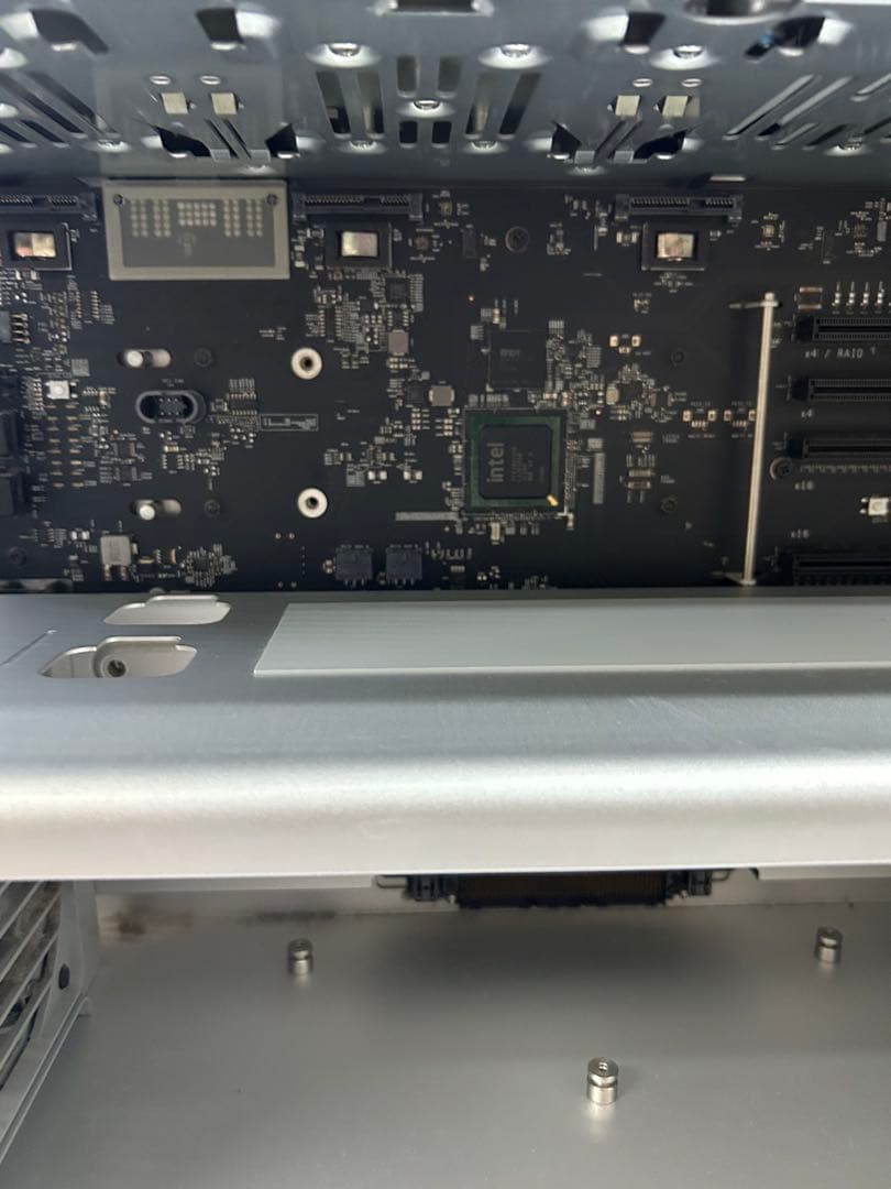 ジャンク商品　Apple Mac Pro シルバー中身ありません。不起動動作商品