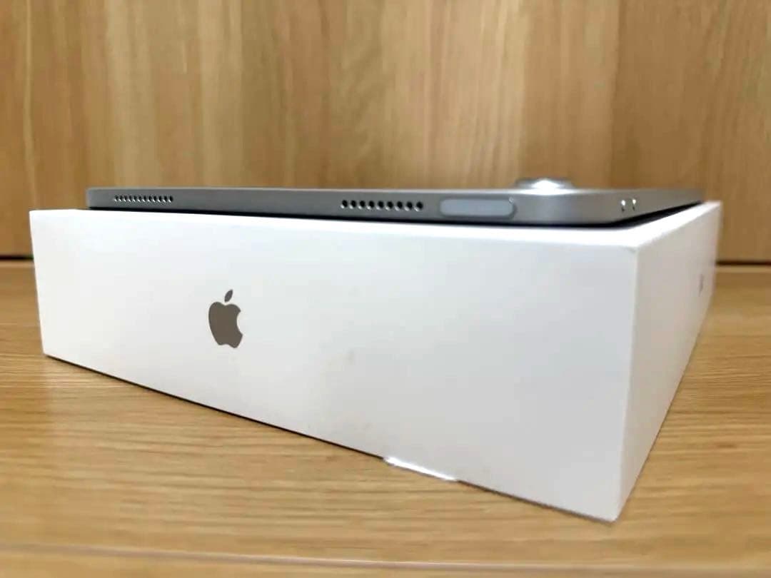 iPad 第11世代(A16)Wi-Fi 128GB シルバー 美品 カバー付