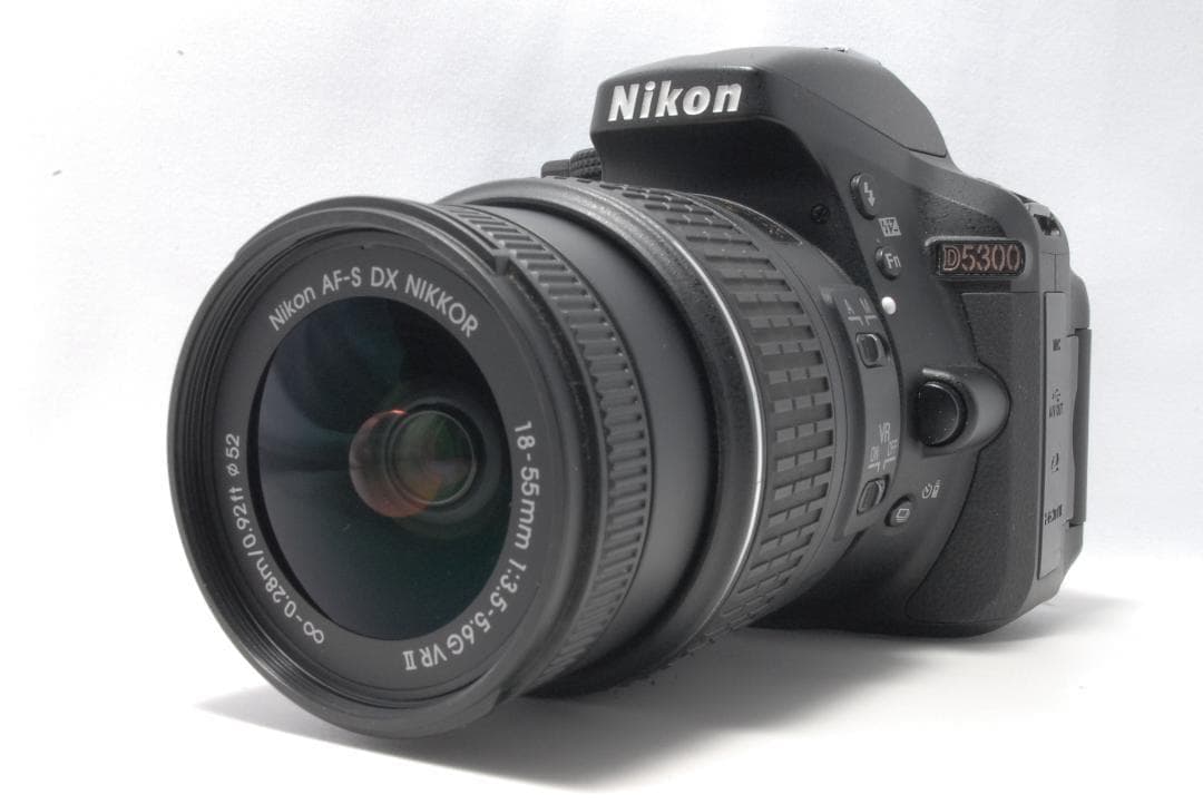 【新品級ショット数】Nikon　D5300　WiFi搭載　回転式モニター