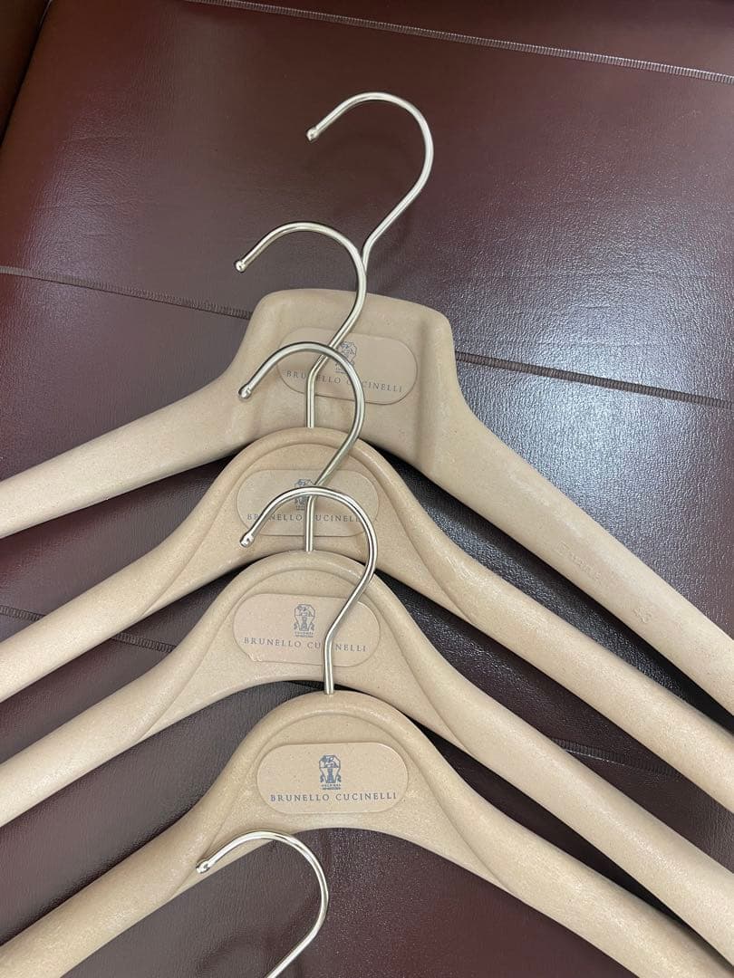 BRUNELLO CUCINELLI 木製ハンガー