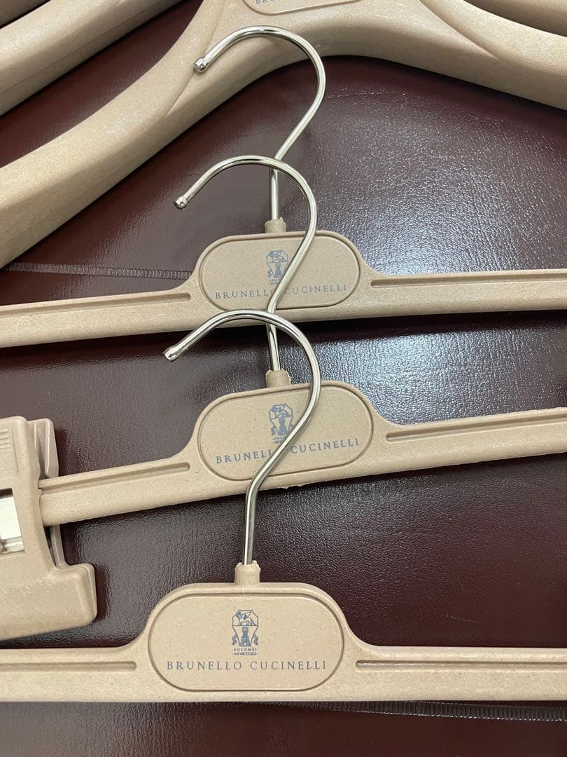 BRUNELLO CUCINELLI 木製ハンガー